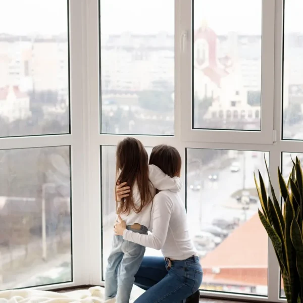 high-angle-daughter-mother - dimensioni grandi